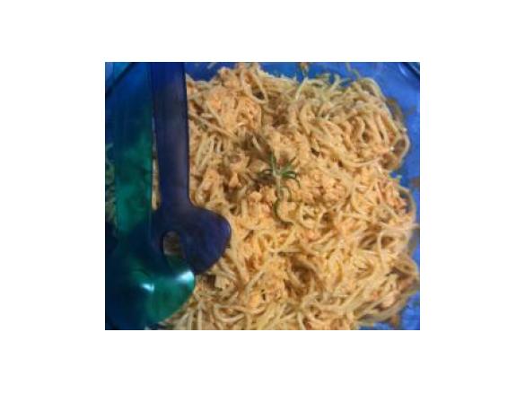 Esparguete com salmão e molho de limão