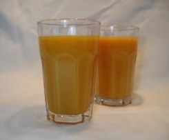 Sumo de manga, cenoura e laranja