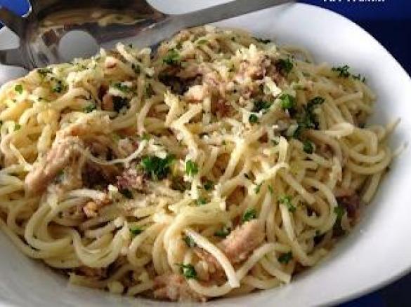 Esparguete com conserva de sardinhas