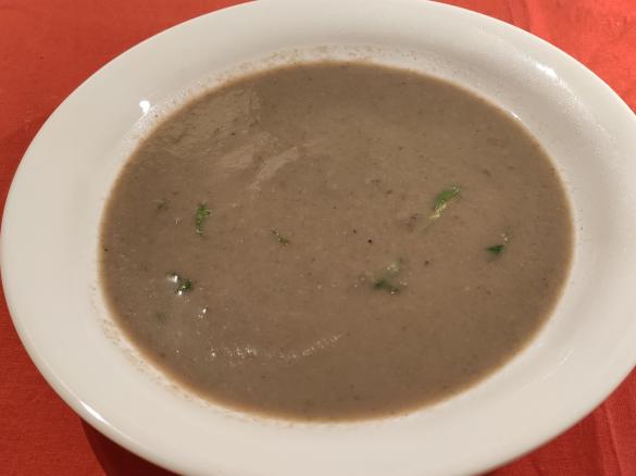 Sopa de cogumelos e feijão branco