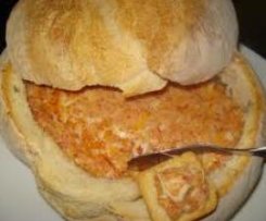 Patê de linguiça em pão alentejano