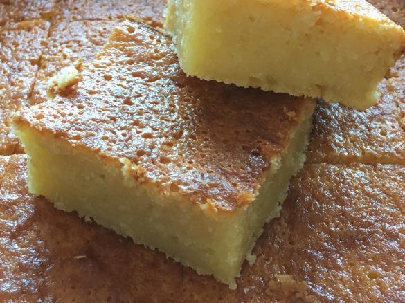 BOLO DE MAÇÃ E CÔCO COM AROMA DE LIMÃO