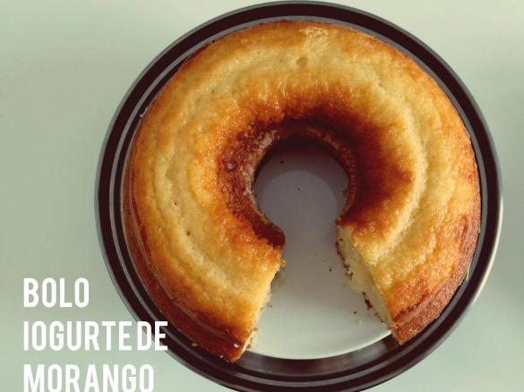 Bolo iogurte de morango