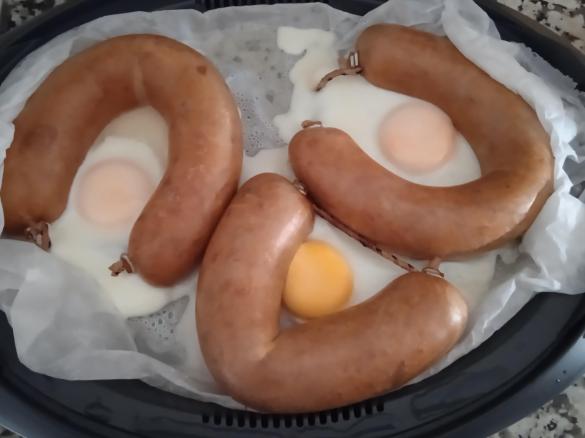 Alheira e ovos ao vapor