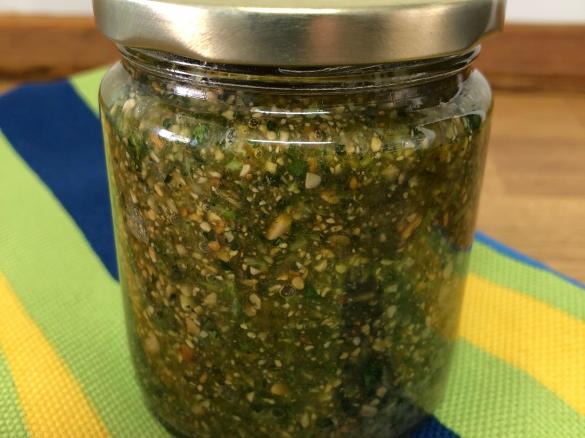 Pesto de coentros e sementes de girassol