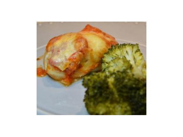 Medalhões de pescada em tomate e béchamel