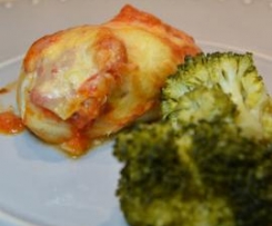 Medalhões de pescada em tomate e béchamel