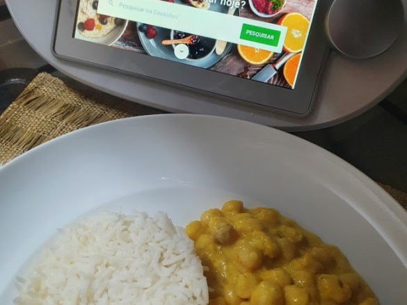 Caril de Grão com Pêssego