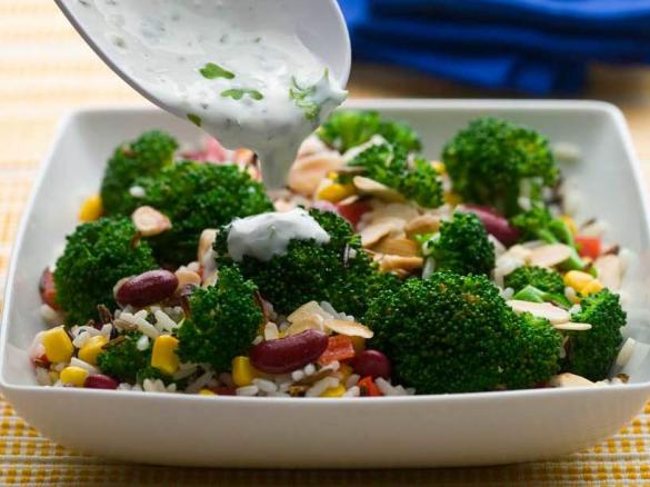 Salada de Verão com molho de iogurte