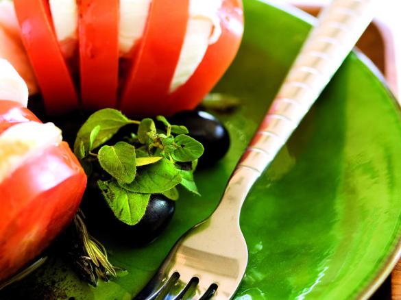 Salada de Tomate e Mozarela com vinagrete Balsâmico