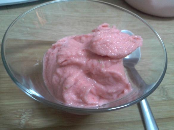 gelado de morango (sem ovos)