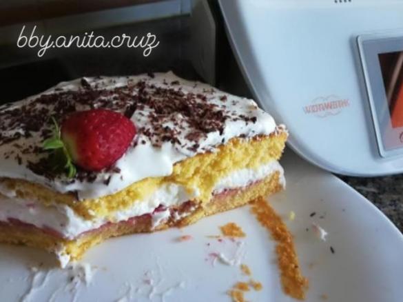 Pão de Ló com Chantilly e Morangos