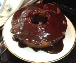 BOLO DE CENOURA COM COBERTURA DE CHOCOLATE