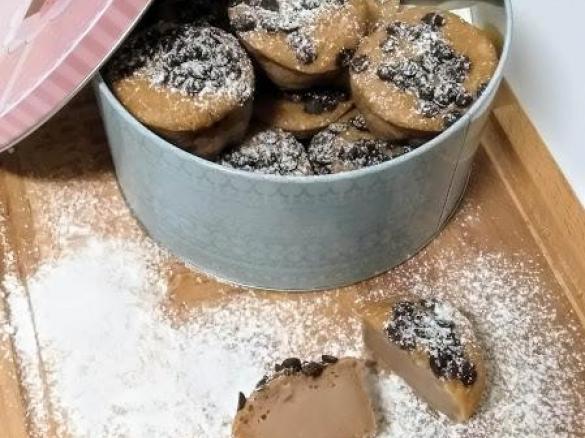 "Queijadas" de romã e marmelo com pepitas de chocolate