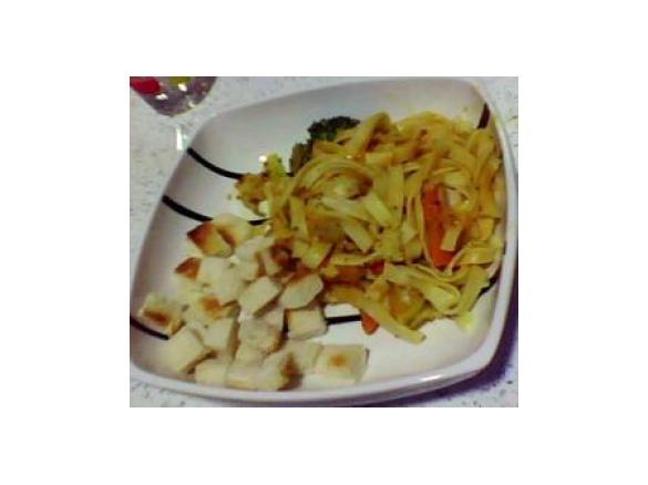 Tagliatelle com molho de legumes