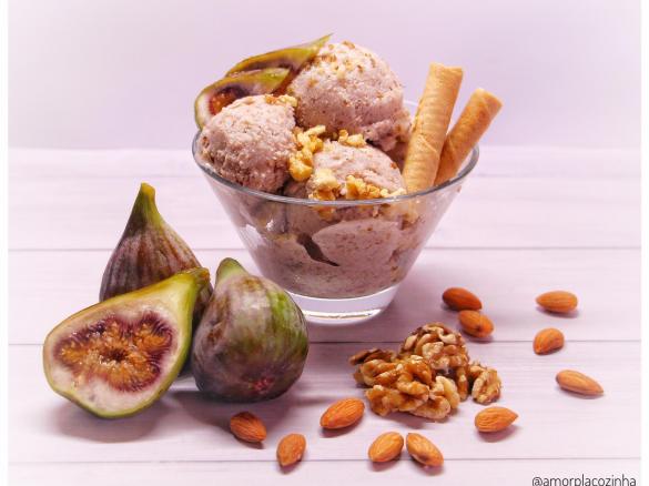 Gelado 3 sabores (figo, noz e amêndoa)