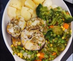 Pescada com batatas e legumes ao vapor