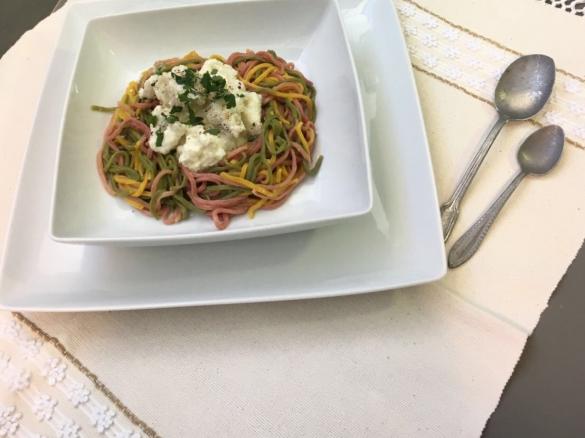 Sparghetti Tricolor com Pescado e Ricota