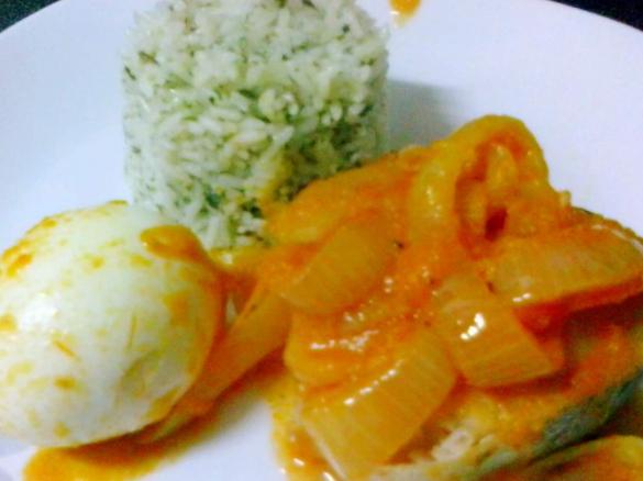 Pescada ao Vapor com Cebolada e Ovo Cozido