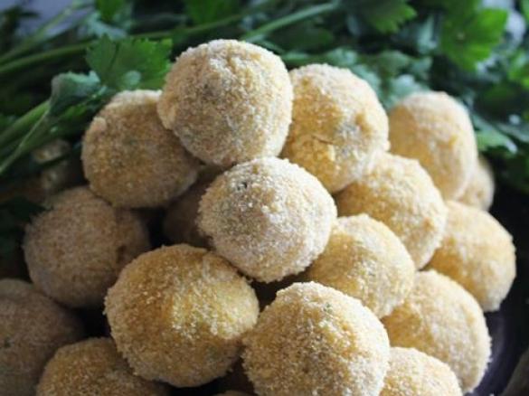 Bolinhas de alheira e maçã