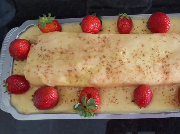 Variante de TORTA DE CLARAS C/ MOLHO DE BAUNILHA 