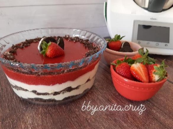 Tiramisú de Morango e Oreo