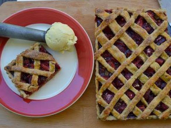 Tarte de ruibarbo e morango