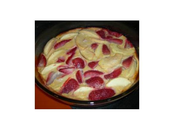 Clafouti de morangos e maças