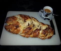 Brioche entrançada com pepitas de chocolate