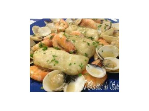 Pescada c/ molho de coentros e ameijoas