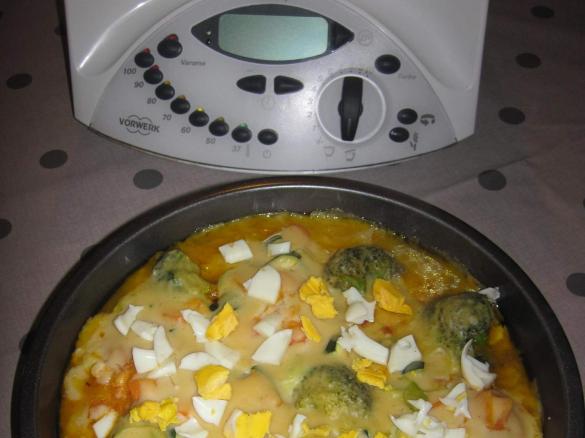 Gratinado de Pescada e Legumes em Molho de Tomate e Béchamel