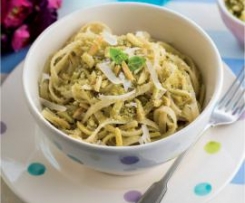 Fettuccini com pão ralado aromatizado com ervas