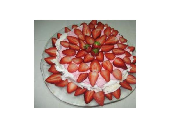 Pavlova com creme de corneto e morangos