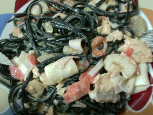 Linguine Preto com Salmão