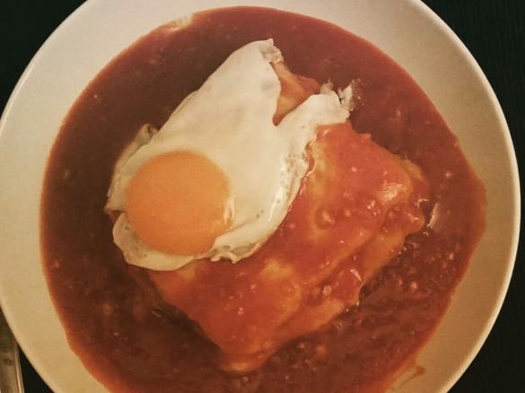 FRANCESINHA COM MOLHO TRADICIONAL