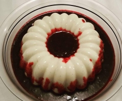 PUDIM DE CHOCOLATE BRANCO COM COULIS DE FRUTOS VERMELHOS