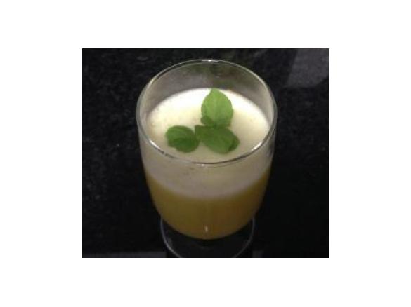 Sumo de gengibre e abacaxi