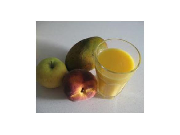 Sumo de maçã, manga e pêssego