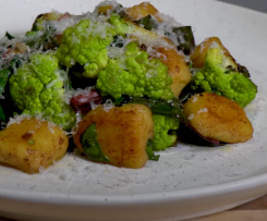 Gnocchis com vegetais e queijo parmesão - Andy Cooks