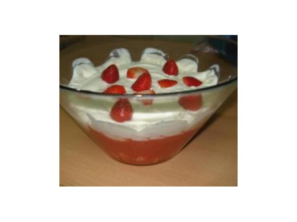 Surpresa de morangos com suspiros