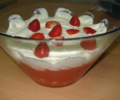 Surpresa de morangos com suspiros