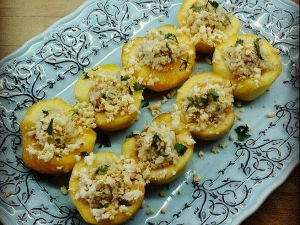 Pêssegos recheados com cuzcus e atum