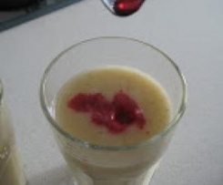 Sumo natural de fruta, linhaça e cidreira