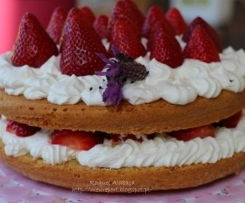 Naked Cake de Amêndoa com Morangos