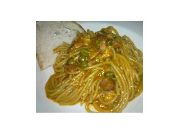 MASSA DE ATUM COM TOMATE E ALCAPARRAS