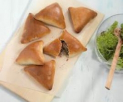 Pastéis recheados com carne/sfiha