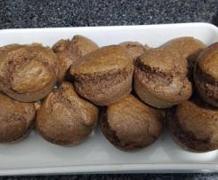 Muffins de protaina chocolate e aveia com pedaços de nozes