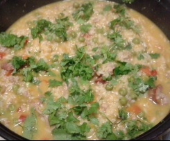 Arroz de ervilhas com salsichas