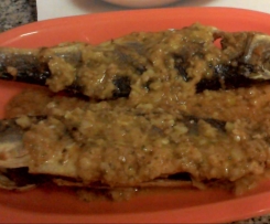 Chicharros grelhados com molho à Espanhola