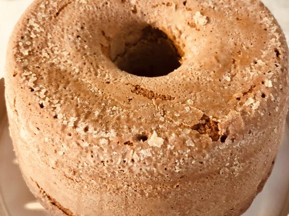 Bolo de maçã, canela e noz